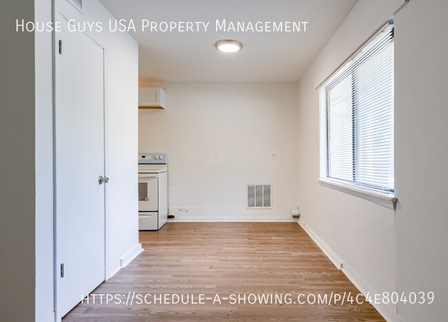 Building Photo - 15216 Bellaire Ave