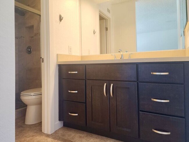 Building Photo - 5151 Walnut Ave