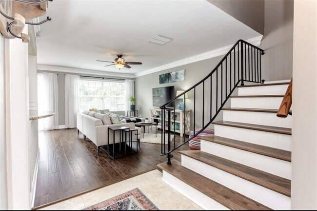 Building Photo - 6980 Roswell Rd