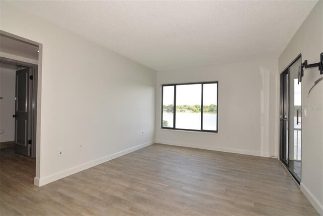 Building Photo - 361 W Lake Faith Dr