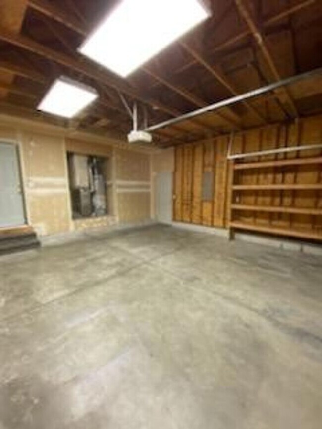 Building Photo - 2559-2559 W Apperson Dr