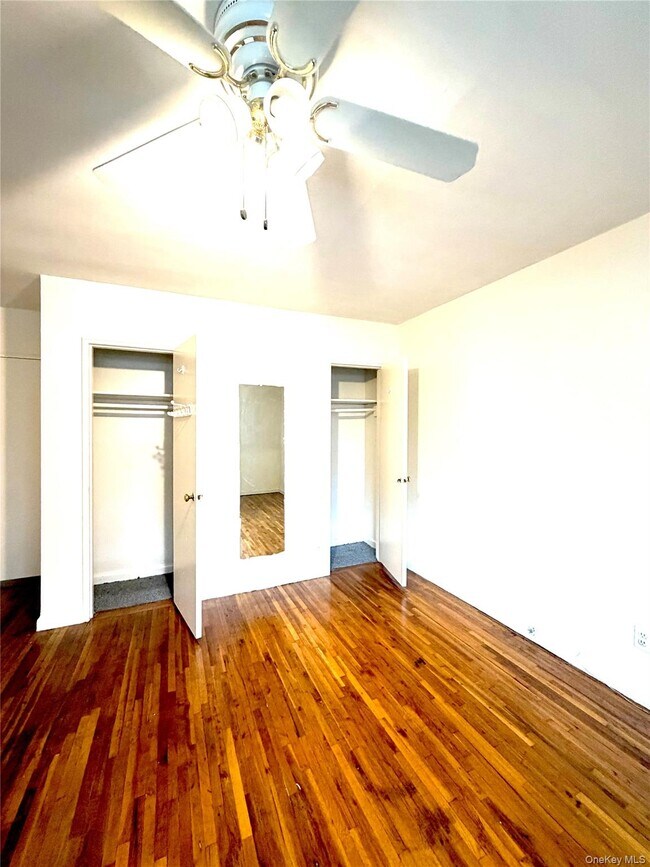 Building Photo - 1030 E 57th St