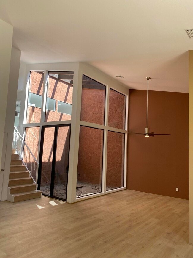 Building Photo - 695 S Cll Petunia