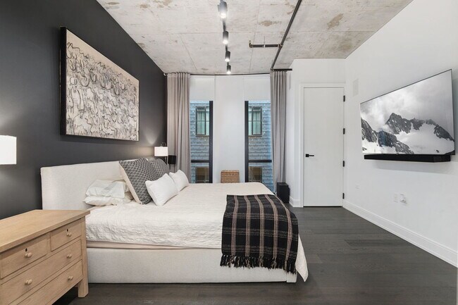 Building Photo - 111 S Peoria St