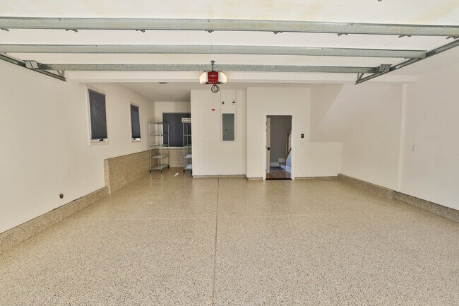 Building Photo - Modern 3-Bedroom Townhome with Rooftop Dec...