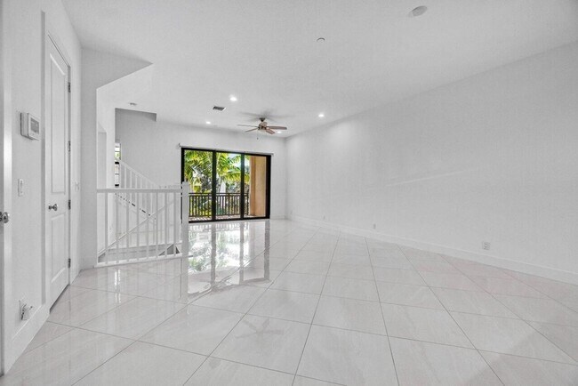 Building Photo - 7115 Edison Pl