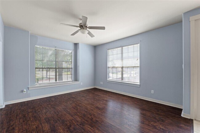 Building Photo - 12800 Venice Ln
