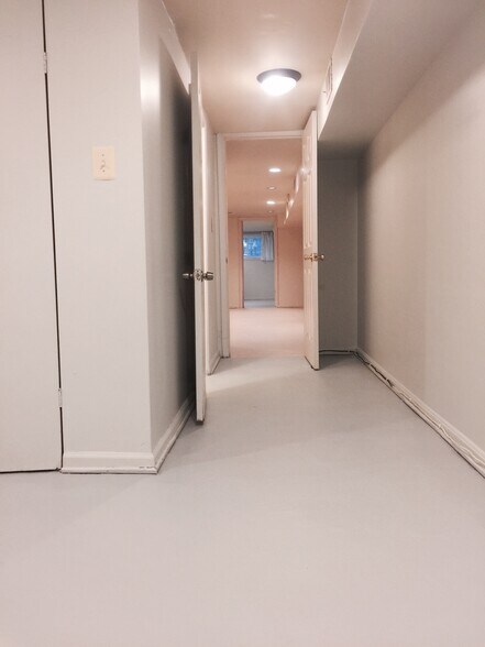 Building Photo - 902 Westminster St NW