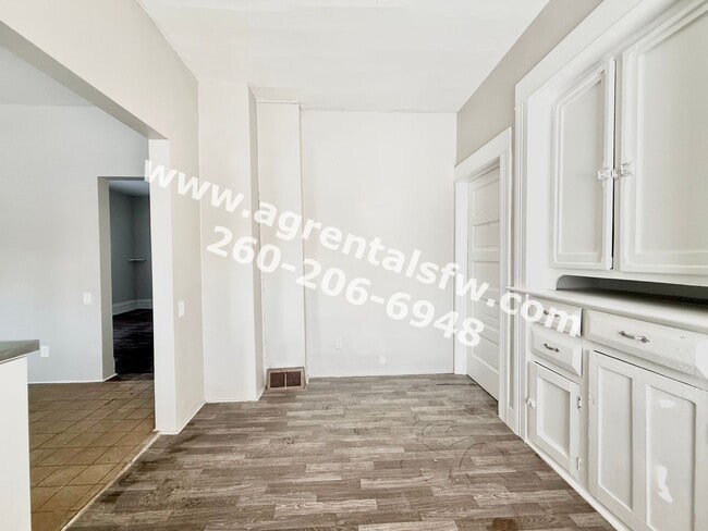 Building Photo - 3 Bedroom House