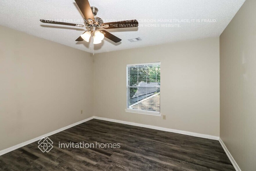 Building Photo - 8919 Village Hills Dr