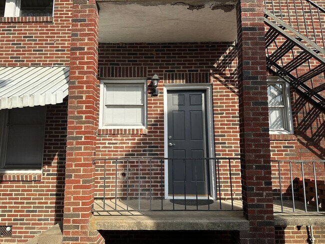 Building Photo - Newly Remodeled South Highlands Apartment