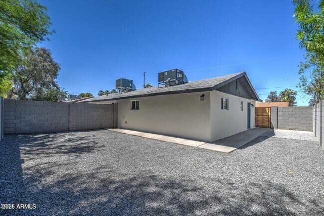 Building Photo - 1411 S Bonarden Ln