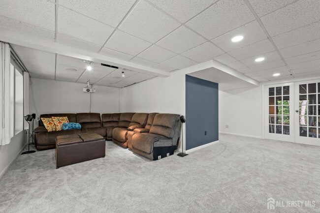 Building Photo - 17 Parkside Dr
