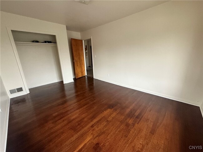 Building Photo - 483 Pleasantview Ave