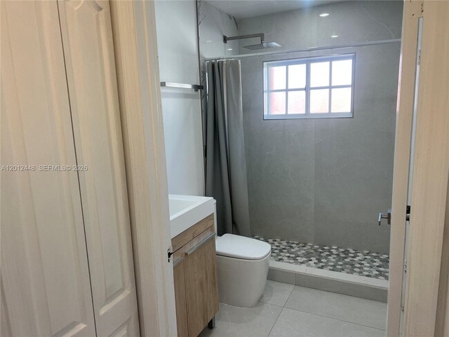 Building Photo - 2425 W 76th St