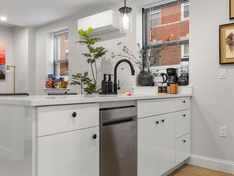 Building Photo - 193 Salem St