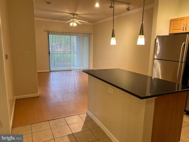 Building Photo - 12905 Centre Park Cir