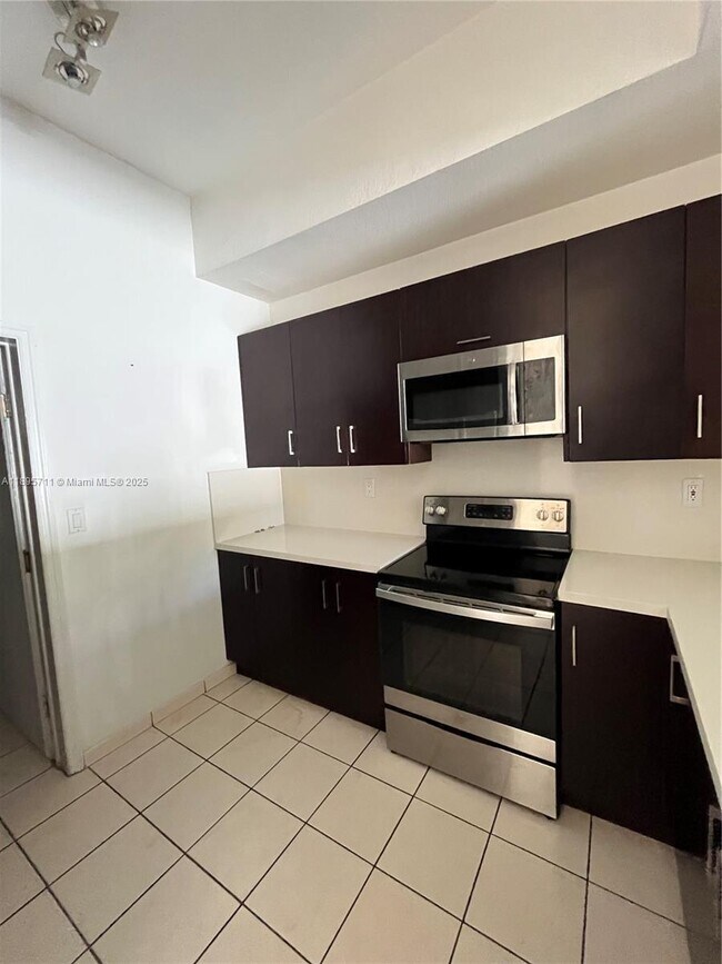 Building Photo - 10913 NW 43rd Ln