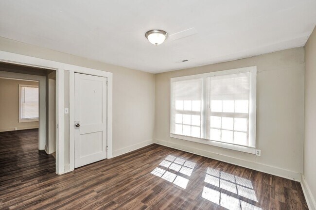 Building Photo - Spacious 4-Bedroom Beauty in Sylacauga – Huge Deck, Carport & Tons of Charm!
