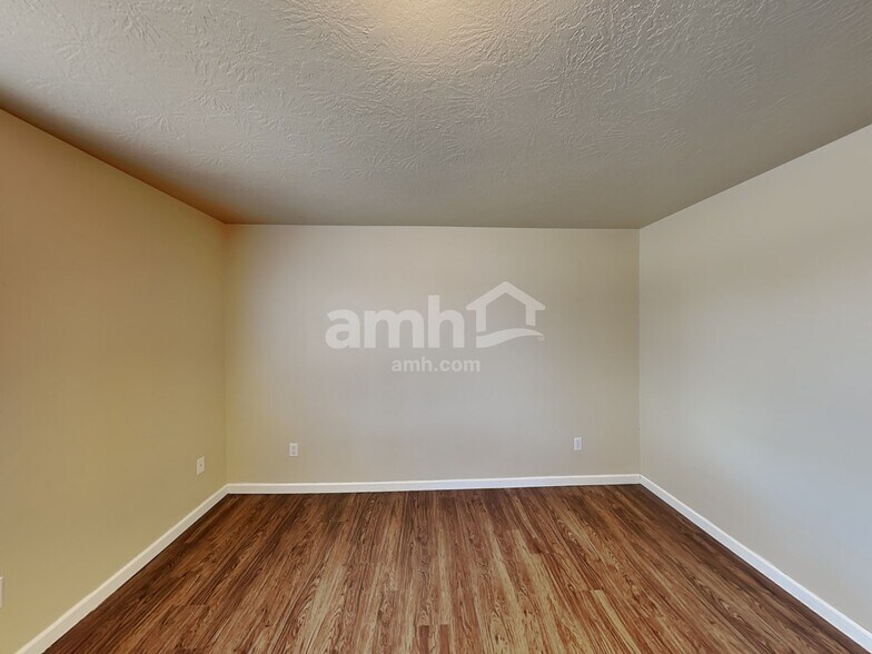 Building Photo - 1774 Cherrybloom Ct SE