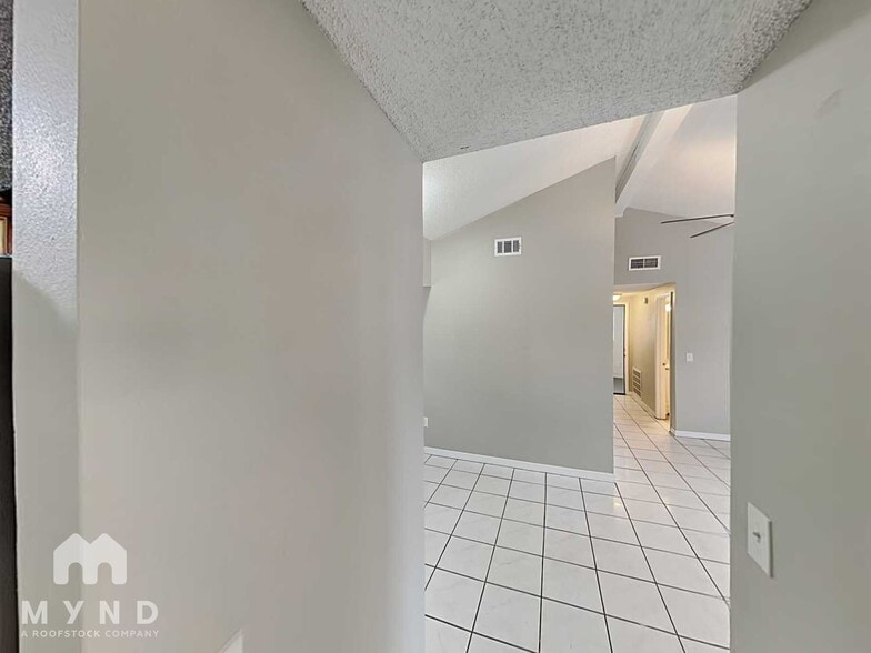 Building Photo - 6701 Village Grove Ct