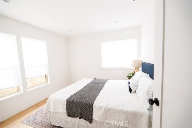 Building Photo - 3642 6th Ave