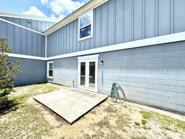 Building Photo - 1001 N Rockingham Ave