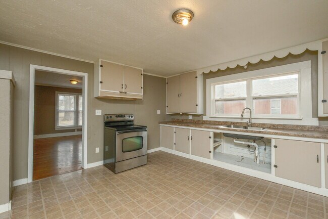 Building Photo - "Spacious 4-Bed Family Haven with 2.5 Baths in Charming Martin, TN – Your Next Home Awaits!"