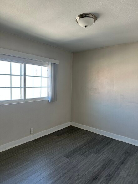 Building Photo - 11801 Hart St