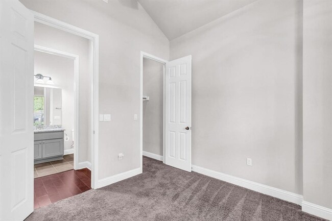 Building Photo - 6716 Vitruvius Dr