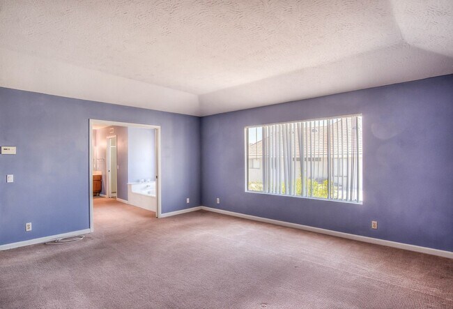 Building Photo - 4546 E Blue Jay Ave