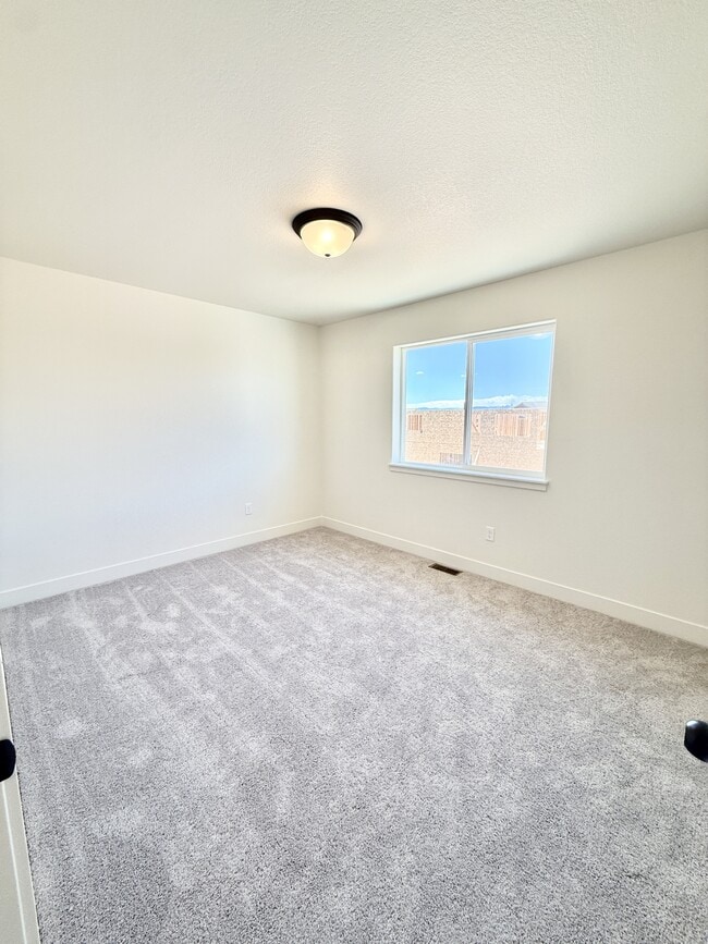 Building Photo - 2392 Jasmine Ln