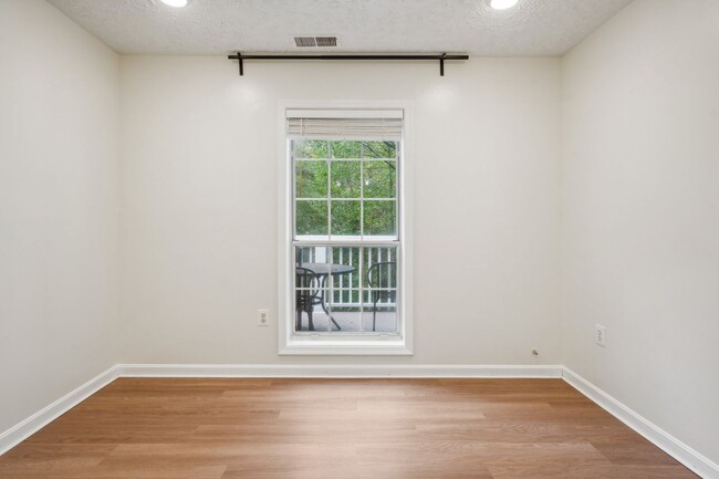 Building Photo - Beautiful 2-bedroom condo!