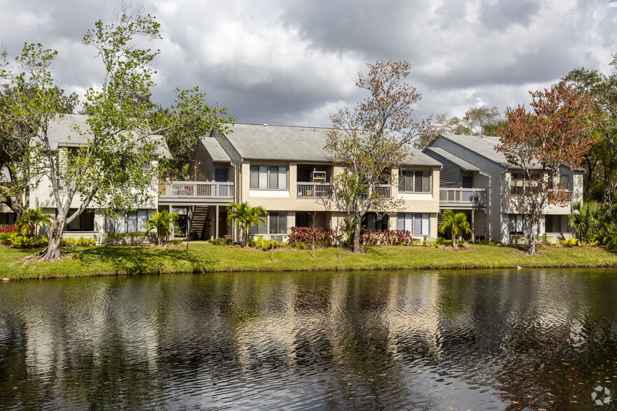 HUNTINGTON PLACE 3201 Huntington Place Dr Sarasota FL 34237