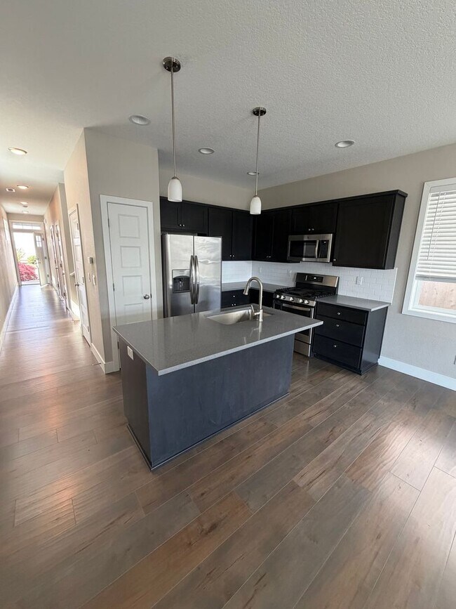 Building Photo - Newer Home in the Newberg Riverfront Development