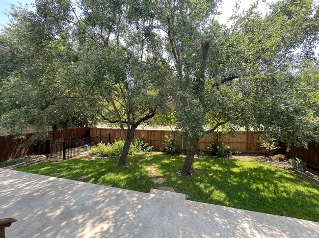 Building Photo - *COMING SOON* AMAZING 3 Bedroom  2 Bath Home w/ Office Room Near Alamo Ranch!