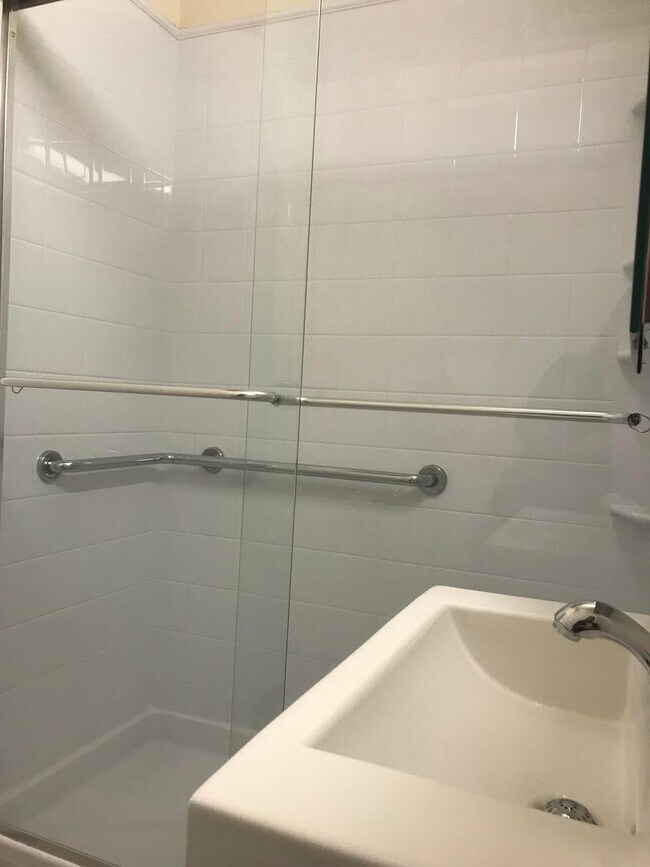 Building Photo - Tranquil and Remodeled 2BR/1BA Updated Uni...