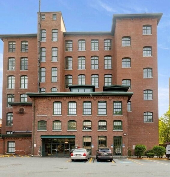 Building Photo - 200 Market St