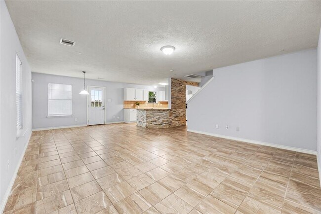 Building Photo - 526 Silky Leaf Dr