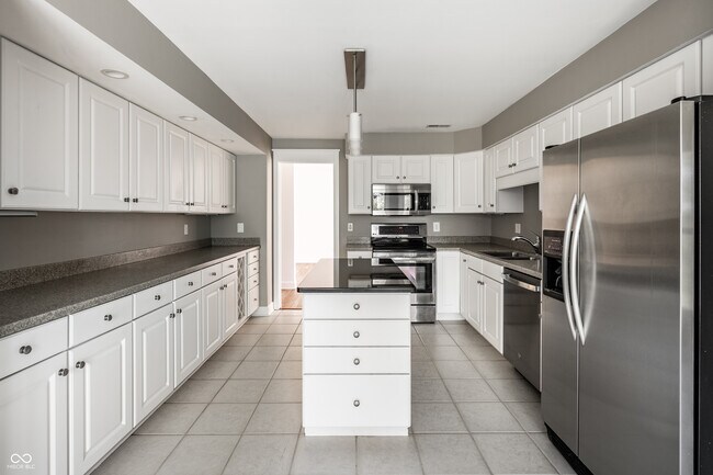 Building Photo - 8651 Jaffa Ct Dr E