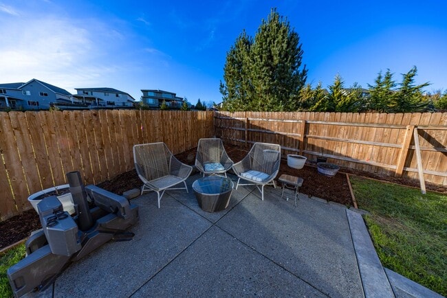 Building Photo - Beautiful Gated 3-Bedroom Home in Camas – Loft/family room, Bonus room, and Outdoor Living!