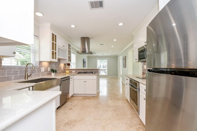 Building Photo - 707 Thistlewood Dr