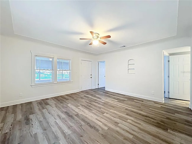 Building Photo - 944 18th Ave S