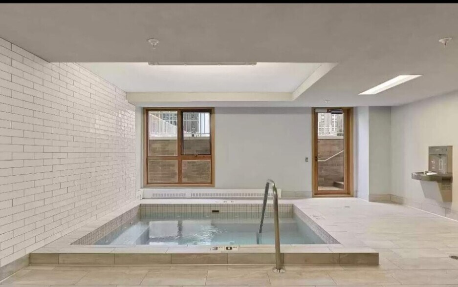 Hot tub - 433 S 7th St