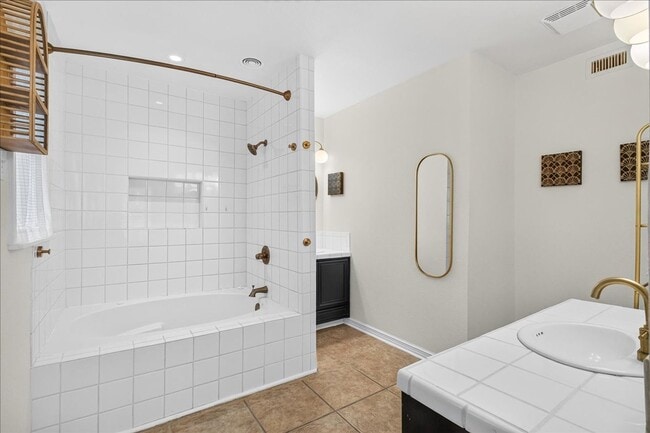 Building Photo - 609 Peerman Pl