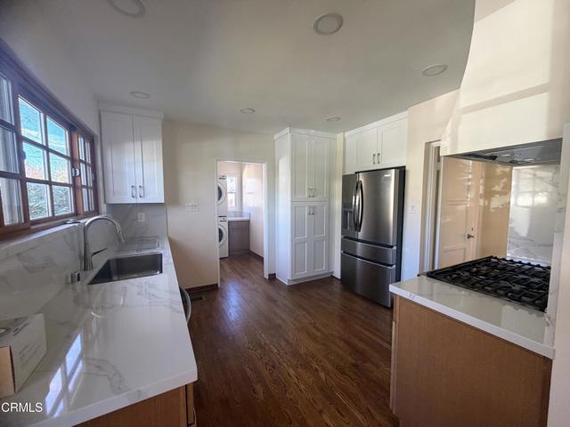 Building Photo - 630 Mercedes Ave