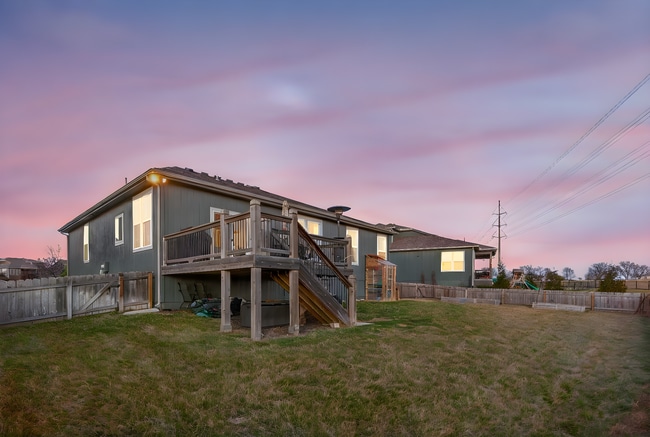 Building Photo - 4 Bed 3 Bath Home | Finished Basement, 2nd Kitchen, Private Backyard | Lee’s Summit