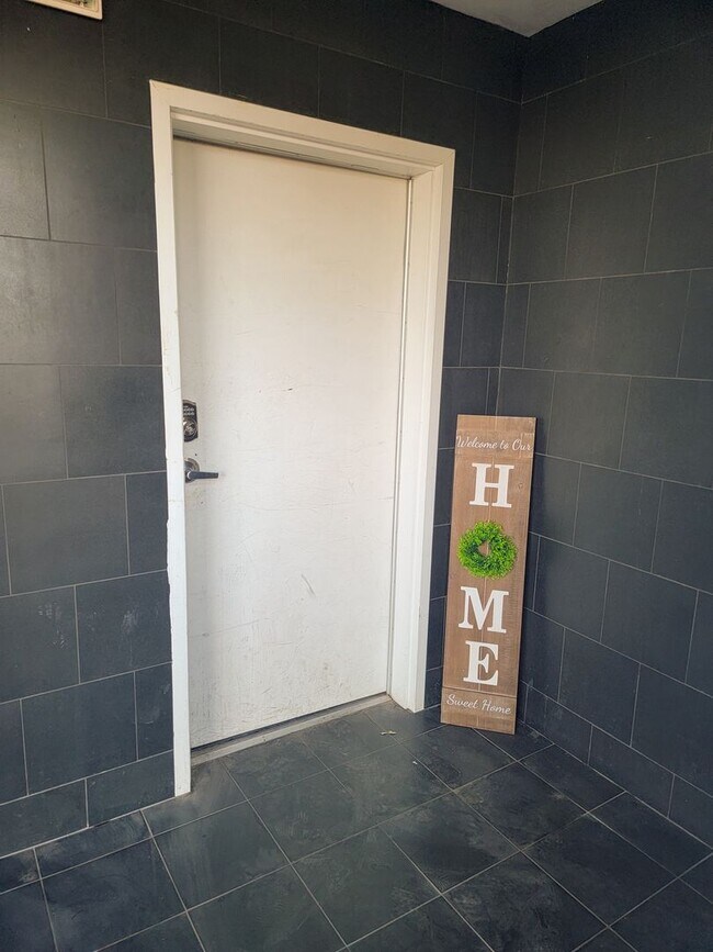 Building Photo - 1116 Moro St