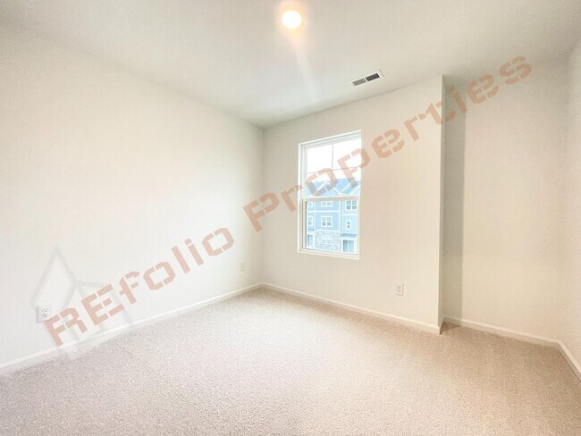 Building Photo - Brand New 3 Story, 4 bedroom, 3.5 bathroom Townhome Featuring a 1st floor Guest Suite, 2 Car Gara...