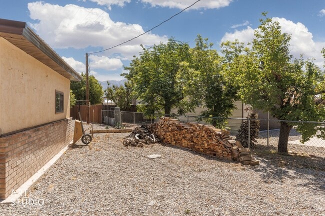 Building Photo - Charming fully furnished 2-bedroom + office home in Beaver Dam, AZ!